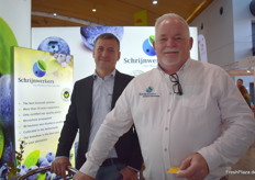 Stanislaw Trzaskowski und Director Leon Schrijnwerkers von der Schrijnwerkers Plants B.V., einem Züchtungsspezialisten für den Bereich Heidelbeeren.